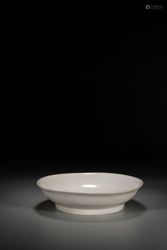 A CHINESE WHITE GLAZED INCISED 'DRAGON' DISH