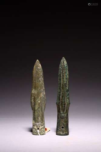 A GROUP OF TWO ARCHAIC CHINESE BRONZE SPEAR HEADS