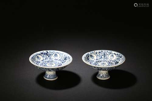 A PAIR OF BLUE AND WHITE 'SHOU' CUPS