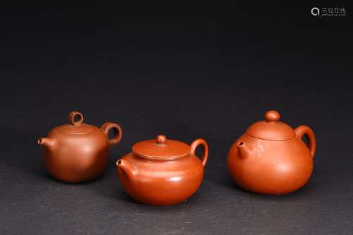 A GROUP OF THREE YIXING ZISHA TEAPOTS