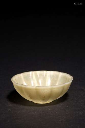 A WHITE JADE 'INSCRIBED' BOWL