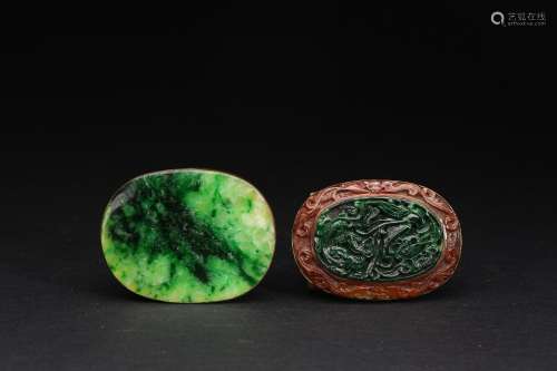 A GROUP OF TWO JADEITE AND DYED ORGANIC BROOCHES