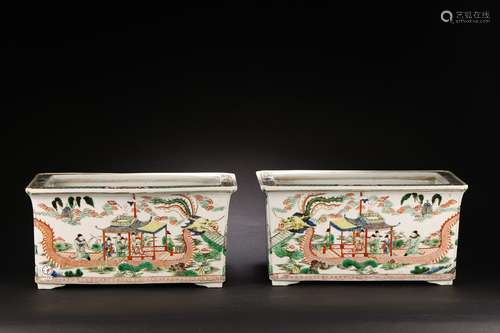 A PAIR OF CHINESE WUCAI 'FIGURES' PLANTERS