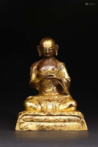 A GILT BRONZE FIGURE OF ARHAT