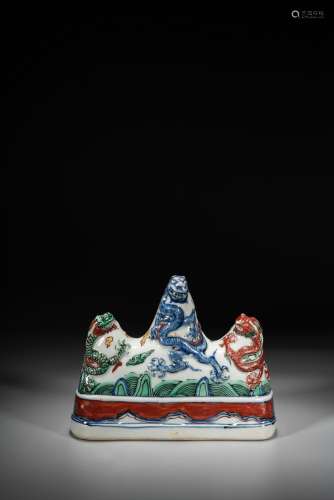 A CHINESE WUCAI 'DRAGONS' BRUSH REST