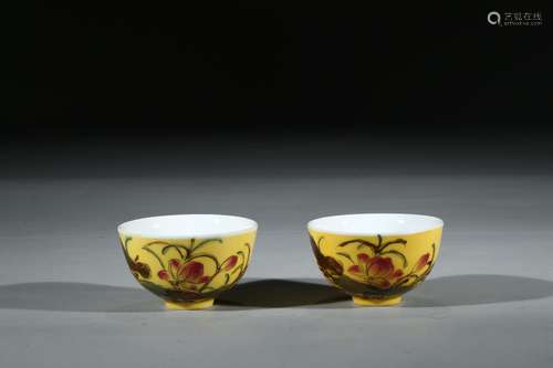 A PAIR OF YELLOW GLAZED BOWLS