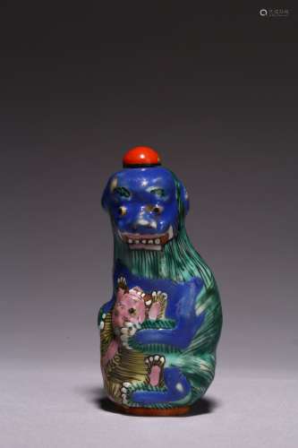 A FAMILLE ROSE 'BUDDHIST LIONS' SNUFF BOTTLE