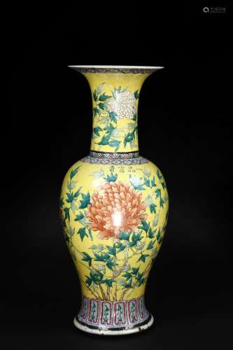 A LARGE YELLOW-GROUND FAMILLE ROSE 'YI PIN FU GUI' VASE