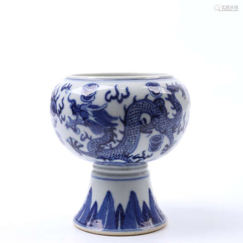 A BLUE AND WHITE DRAGON PATTERN PORCELAIN BOWL