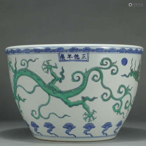 A DOUCAI DRAGON PATTERN PORCELAIN VAT