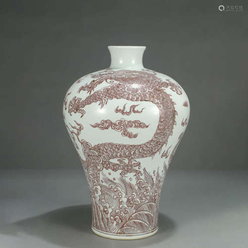 A BLUE AND WHITE UNDERGLAZED RED FLORAL PORCELAIN MEIPING VASE