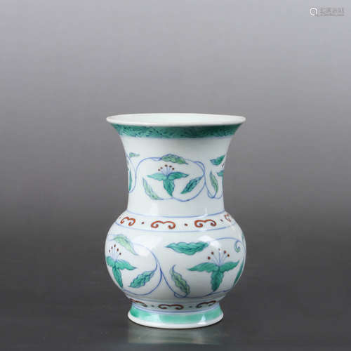 A DOUCAI FLORAL PORCELAIN SPITTOON