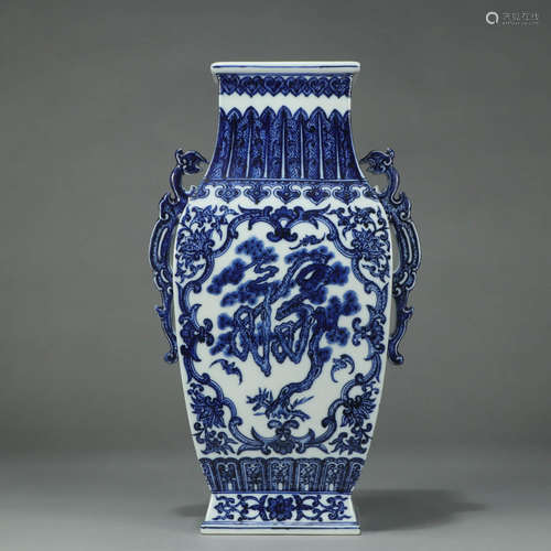 A BLUE AND WHITE FLORAL PORCELAIN VASE