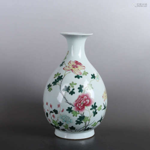 A FAMILLE ROSE FLORAL PORCELAIN VASE