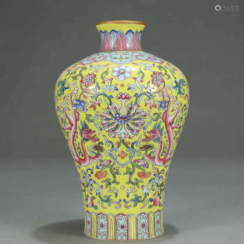 A FAMILLE ROSE FLORAL DRAGON PATTERN PORCELAIN VASE