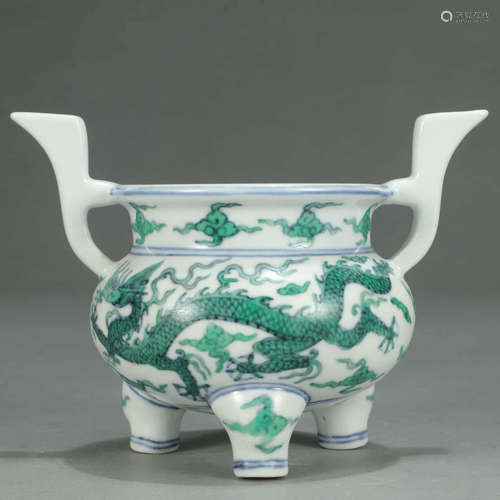 A DOUCAI DRAGON PATTERN PORCELAIN TRIPOD CENSER