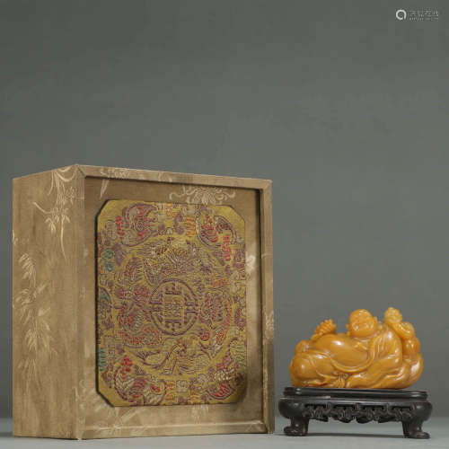 A TIANHUANG STONE CARVED MAITREYA BUDDHA ORNAMENT