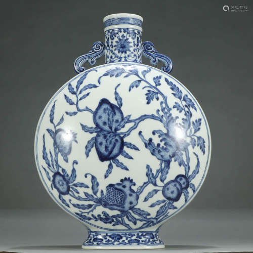A BLUE AND WHITE PEACH PAINTED PORCELAIN OBLATE VASE
