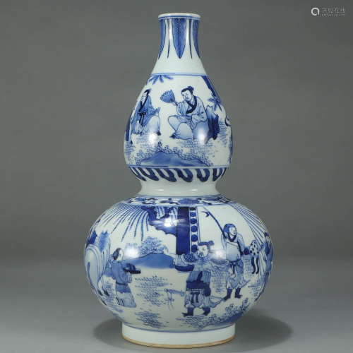 A BLUE AND WHITE FIGURES DOUBLE GOURD-SHAPED PORCELAIN VASE