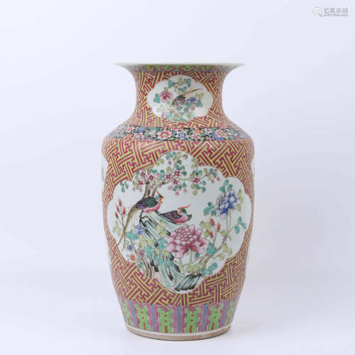 A FAMILLE ROSE FLOWER&BIRD PATTERN PORCELAIN VASE