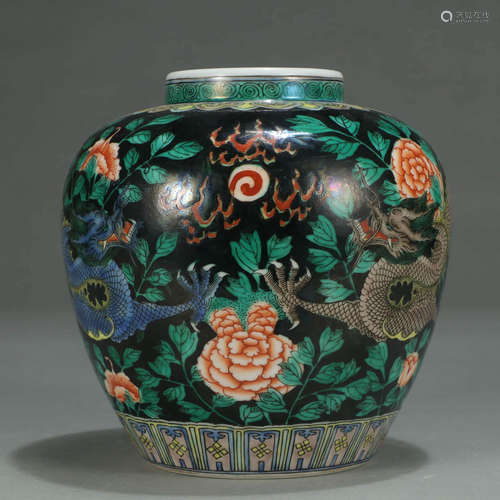 A FAMILLE VERTE DRAGON PATTERN PORCELAIN JAR