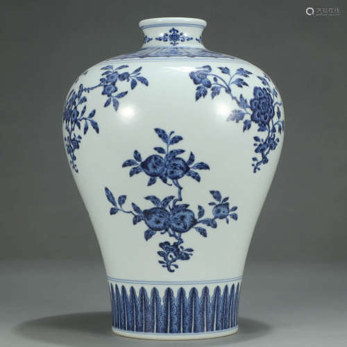 A BLUE AND WHITE PAINTED PORCELAIN MEIPING VASE