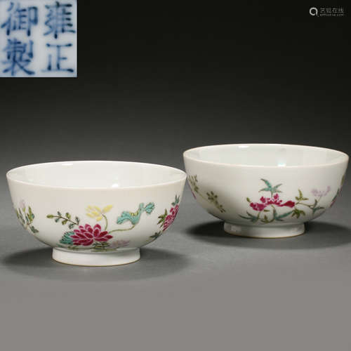 A PAIR OF CHINESE QING DYNASTY FAMILLE ROSE BOWLS