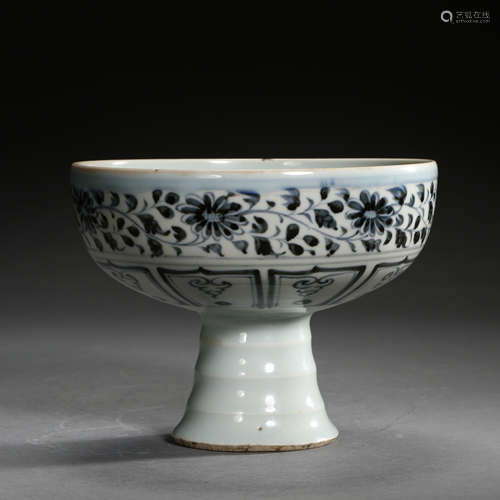 EARLY MING DYNASTY, CHINESE BLUE AND WHITE PORCELAIN