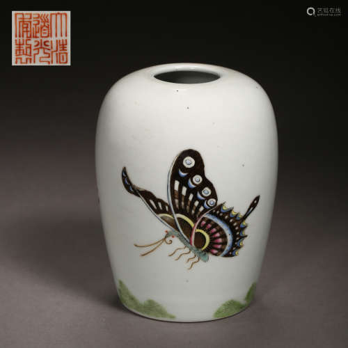 A SMALL JAR WITH BUTTERFLY PATTERN, QING DYNASTY, CHINA