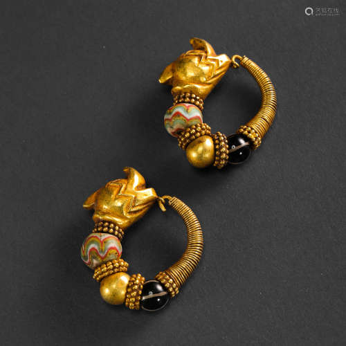 A PAIR OF PURE GOLD EARRINGS, WEST ASIA