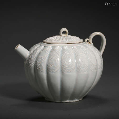 CHINESE MELON FORM TEAPOT, HUTIAN WARE, SONG DYNASTY