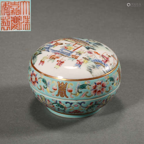 QING DYNASTY, CHINESE DOUCAI PORCELAIN POWDER BOX