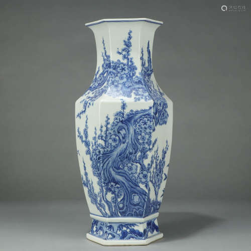 A BLUE AND WHITE PAINTED PORCELAIN HEXAGONAL VASE