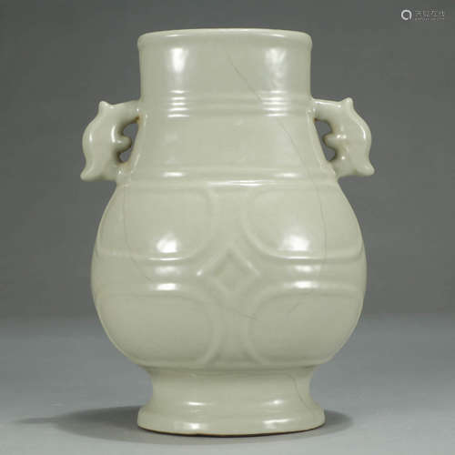 AN IMITATION OFFICIAL PORCELAIN DOUBLE-EARED ZUN VASE