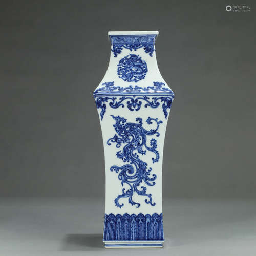 A BLUE AND WHITE FLORAL PORCELAIN SQUARE VASE