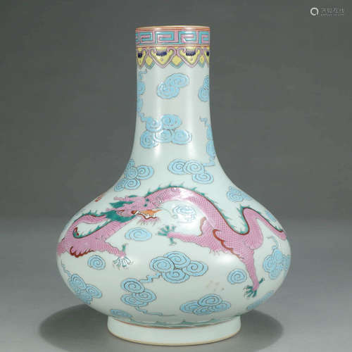 A FAMILLE ROSE FIGURES PORCELAIN VASE