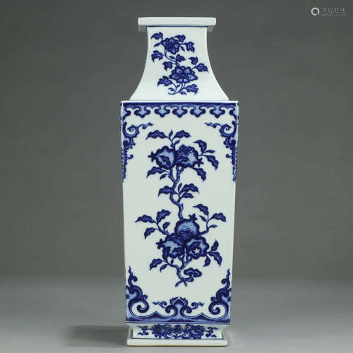 A BLUE AND WHITE FLORAL PORCELAIN SQUARE VASE