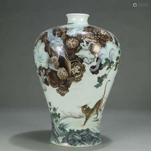 A FAMILLE ROSE DRAGON&TIGER PATTERN PORCELAIN MEIPING VASE