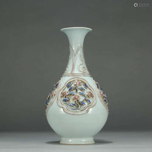 A BLUE AND WHITE UNDERGLAZED RED FLORAL PORCELAIN VASE