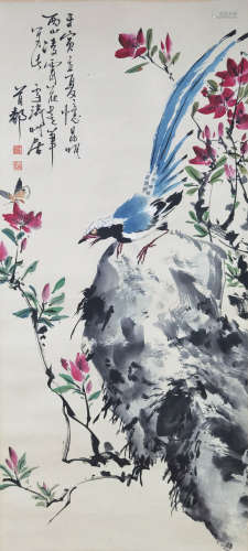 A CHINESE FLOWERS&BIRD PAINTING SCROLL WANG XUETAO MARK