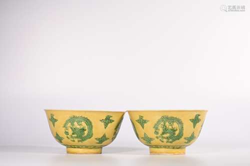 CHINESE YELLOW GROUND GREEN DRAGON PORCELAIN BOWLS