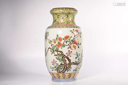 CHINESE FAMILLE ROSE PORCELAIN VASE