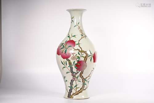 CHINESE FAMILLE ROSE PORCELAIN VASE