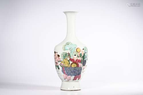 CHINESE FAMILLE ROSE PORCELAIN VASE