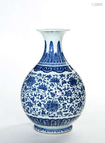 A BLUE AND WHITE FLORAL PORCELAIN VASE