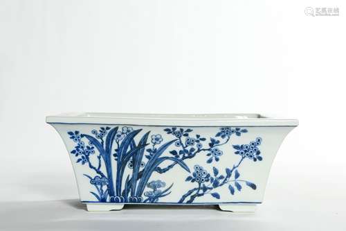 A BLUE WHITE PORCELAIN PLANTER