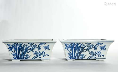 A PAIR OF BLUE AND WHITE FLOWER PORCELAIN BASINS