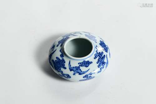 A BLUE AND WHITE CLOUD PORCELAIN WATER COUPE