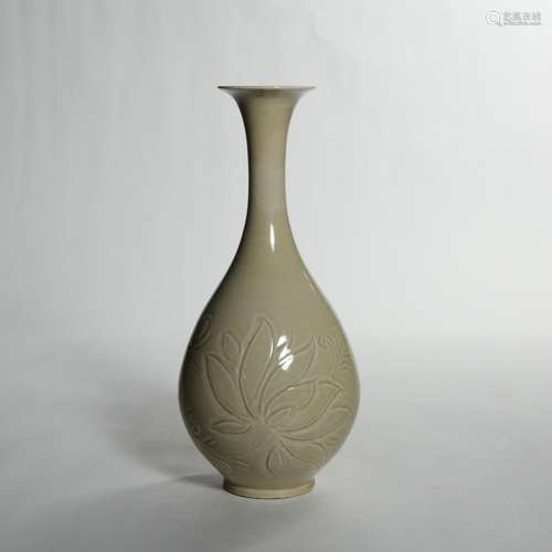 A DING KILN PORCELAIN VASE