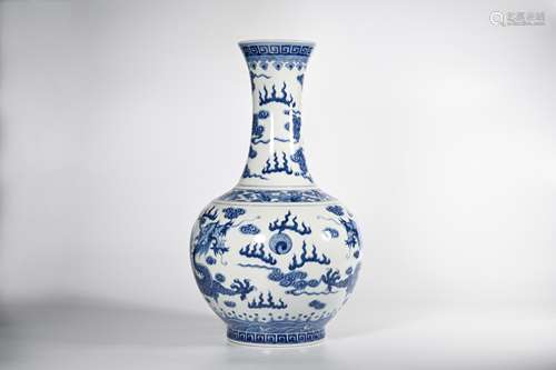 CHINESE BLUE WHITE PORCELAIN VASE